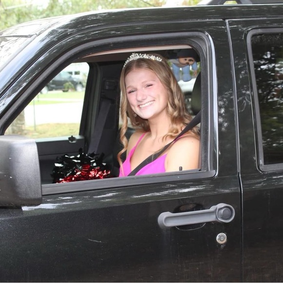 MEET THE POSHER 🎀Eva!🎀 - Picture 2 of 5